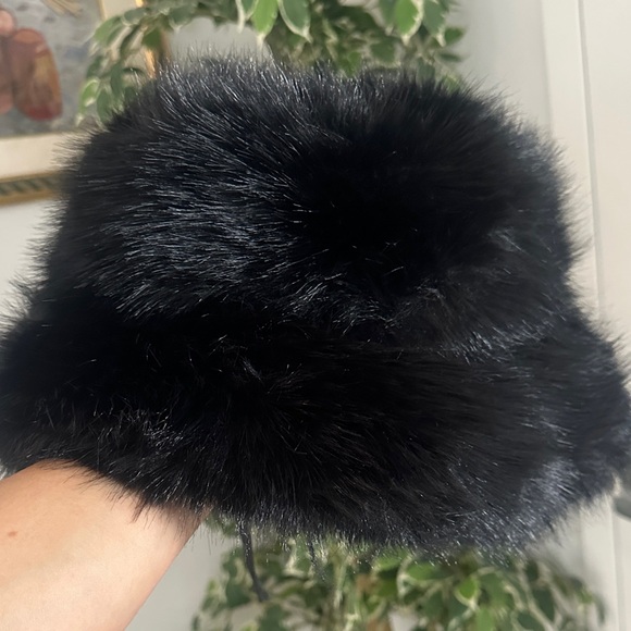 C&D Accessories - Luxurious Black Faux Fur Women's Hat